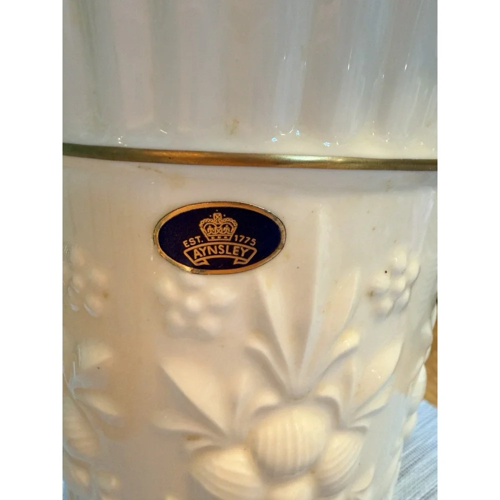 Aynsley Camellia Bone China Large Vase Ribbed Body With Gold Trim 9 1/4